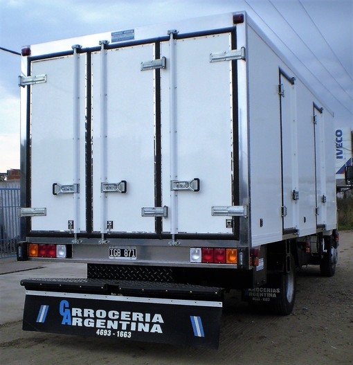 Ford Cargo 915E 2